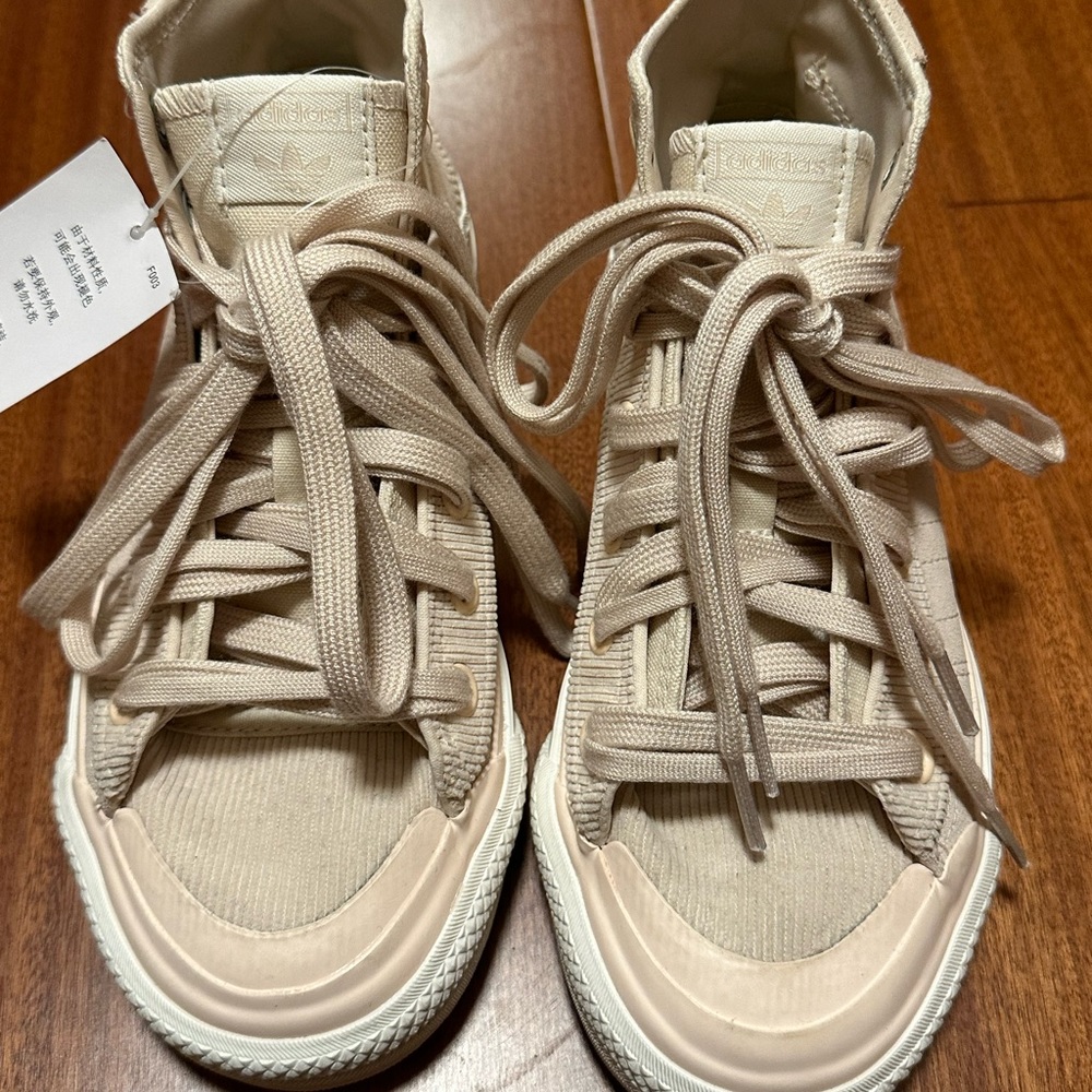 New Adidas women sneaker